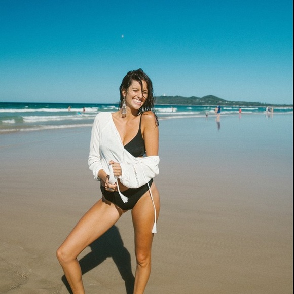 Arnhem Shiloh Blouse in White - Picture 6 of 8